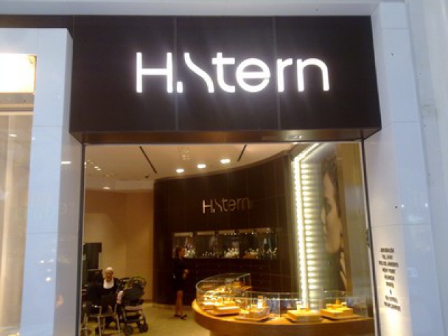 שילוט לחנות בלייזר H.STREN